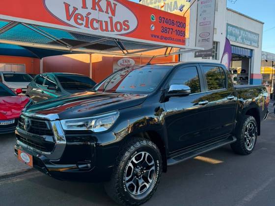 TOYOTA HILUX 2.8 D-4D TURBO DIESEL CD SRX 4X4 AUTOMÁTICO